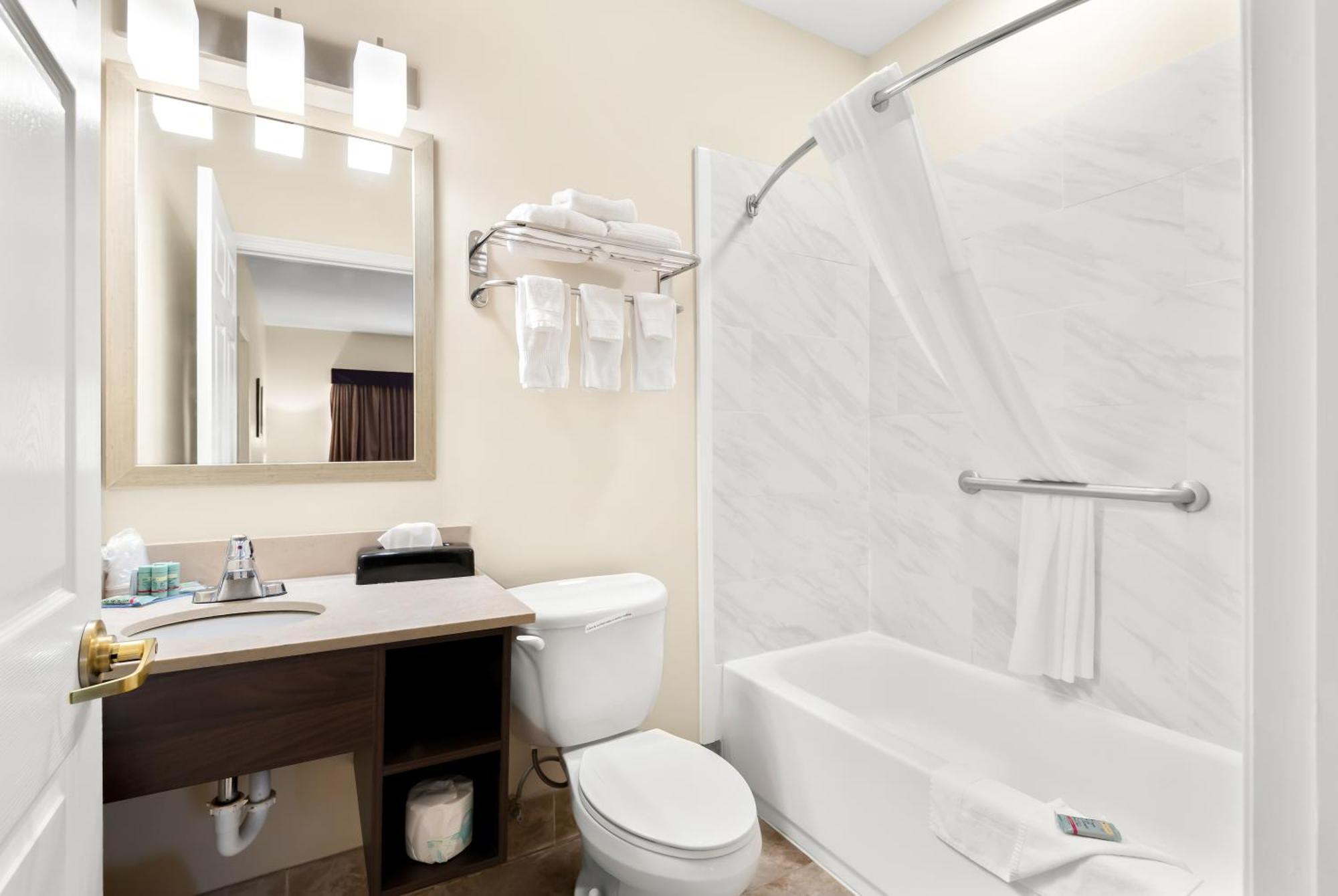 Best Western Palmyra Inn & Suites Екстериор снимка